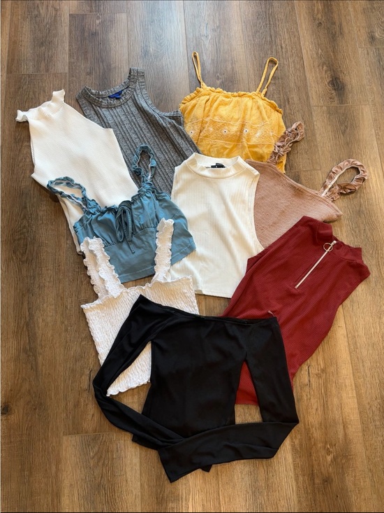 Hollister Tops - Womens Size Small/XS Top Bundle